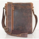 Velká pánská taška z pevné kůže s popruhem přes rameno bez značek a nápisů