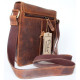 Středně velká pánská taška Pedro z pevné kůže s popruhem přes rameno - ROZBALENÁ