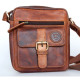 Menší pánská taška z pevné pravé kůže s popruhem přes rameno