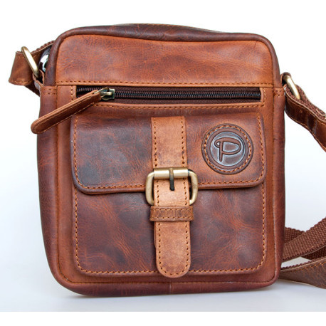 Menší pánská taška z pevné kůže s popruhem přes rameno