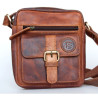 Menší pánská taška z pevné pravé kůže s popruhem přes rameno