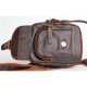 Menší hnědá pánská taška z pevné kůže s popruhem přes rameno
