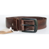 Tmavě hnědý kožený opasek 125 cm dlouhý z pevné silné kůže 38 mm široký s dekorativními prolisy a matně černou přezkou